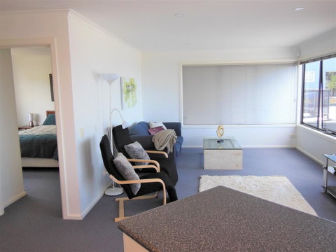 Modern Hobart Apartment With Stunning Views - Northern Rivers Accommodation 3