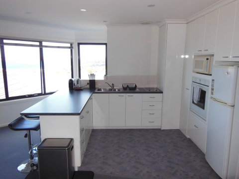 Modern Hobart Apartment With Stunning Views - Northern Rivers Accommodation 2