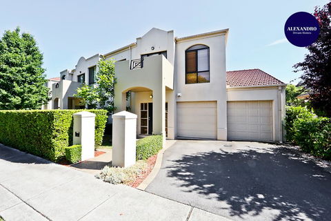 MOMENTS FROM BRADDON & ANU SPACIOUS And RELAXED - Northern Rivers Accommodation 2