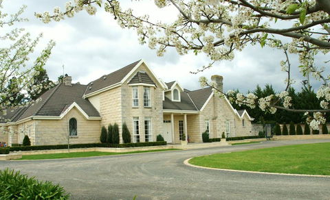 Montfort Manor - Northern Rivers Accommodation 0