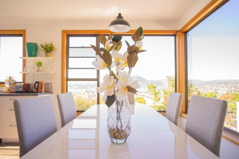 Moonah House-10 Mins To CBD & MONA, 4BR, 2 BATH, Great View, Park 3 Cars, Sleep 11, King Bed, En-suite - Northern Rivers Accommodation 0