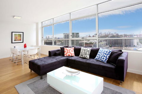 Moore To See - Modern And Spacious 3BR Zetland Apartment With Views Over Moore Park - Northern Rivers Accommodation 2