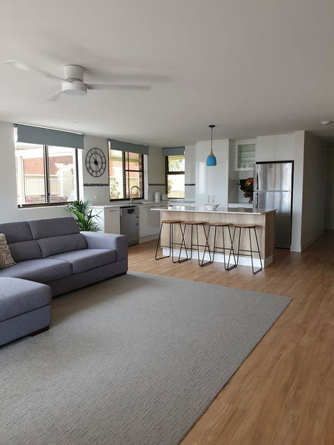 Moreton Towers Unit 1, 25 Moreton Pde Kings Beach - Northern Rivers Accommodation 3