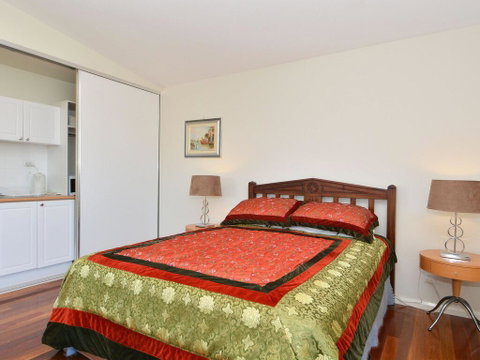 Morisset Waterfront 1bdr Studio Looking Over Trinity Marina - Northern Rivers Accommodation 3