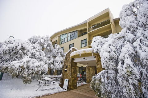 Mt Buller Chalet Hotel & Suites - Northern Rivers Accommodation 0