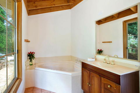 Narrow Neck Lodge - Northern Rivers Accommodation 2