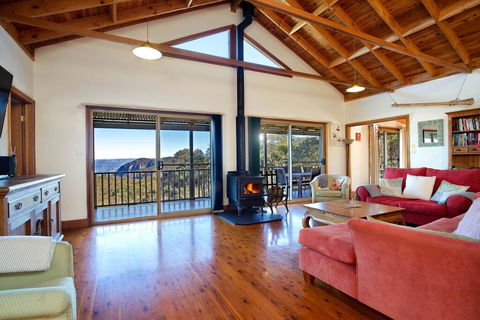 Narrow Neck Lodge - Northern Rivers Accommodation 0