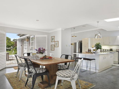 Nattai Lodge - House & Cottage In Beautiful Garden - Northern Rivers Accommodation 1