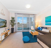Near Airport  Train Station Stylish Two-Story Apartment - Northern Rivers Accommodation