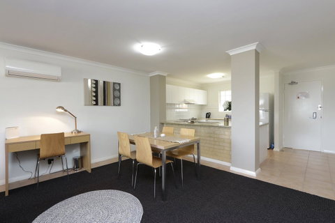 Hillarys Marina Apartment - Northern Rivers Accommodation 5
