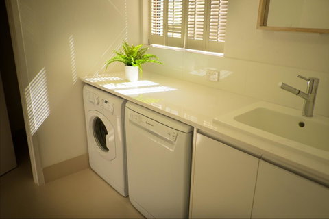 Cottesloe Artist's Beach Retreat - Northern Rivers Accommodation 33