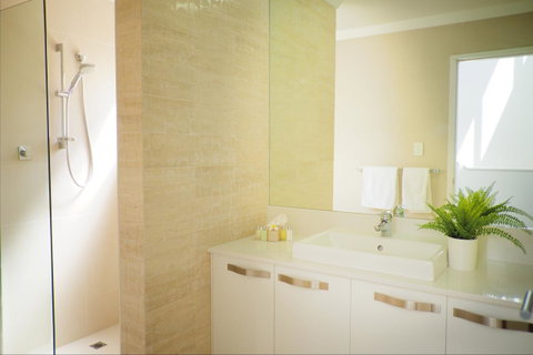 Cottesloe Artist's Beach Retreat - Northern Rivers Accommodation 25
