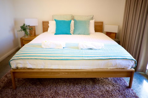 Cottesloe Artist's Beach Retreat - Northern Rivers Accommodation 9
