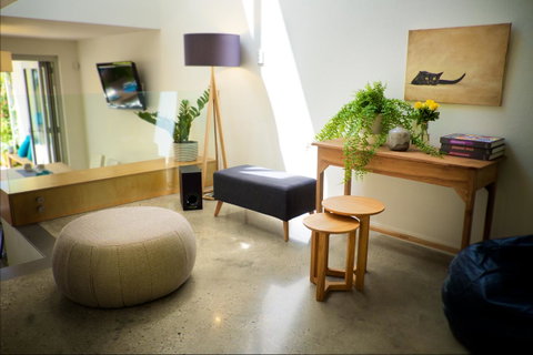 Cottesloe Artist's Beach Retreat - Northern Rivers Accommodation 17