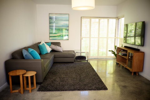 Cottesloe Artist's Beach Retreat - Northern Rivers Accommodation 5