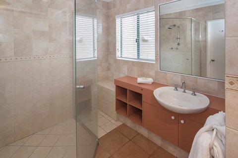 Bayshore Beachside Resort - Northern Rivers Accommodation 21