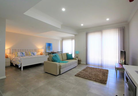 Studio Style Mindarie Marina - Northern Rivers Accommodation 4