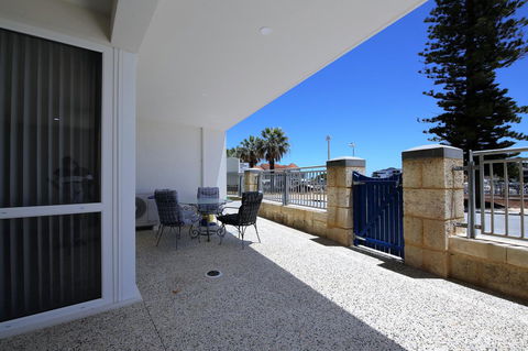 Studio Style Mindarie Marina - Northern Rivers Accommodation 12