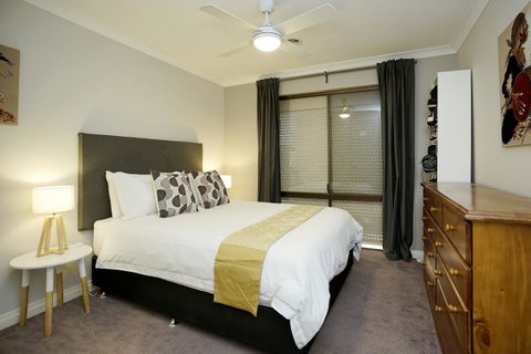 Marcus Villa Booragoon - Northern Rivers Accommodation 1