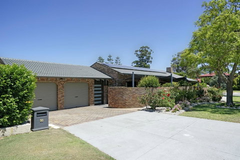 Marcus Villa Booragoon - Northern Rivers Accommodation 5