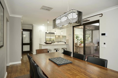 Marcus Villa Booragoon - Northern Rivers Accommodation 13