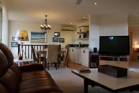 Crossland House - Northern Rivers Accommodation 14