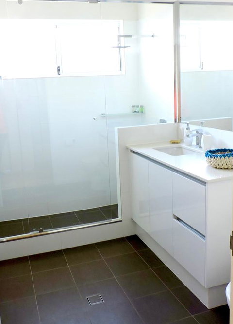 Contemporary Cove - Quindalup - Northern Rivers Accommodation 9