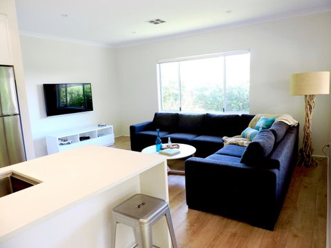 Contemporary Cove - Quindalup - Northern Rivers Accommodation 5