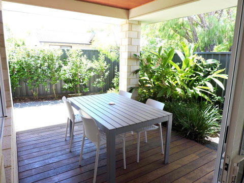 Contemporary Cove - Quindalup - Northern Rivers Accommodation 11