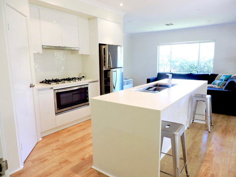Contemporary Cove - Quindalup - Northern Rivers Accommodation 7