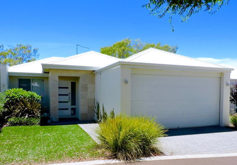Contemporary Cove - Quindalup - Northern Rivers Accommodation 0