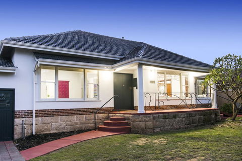 Big House Heated Pool 11 Beds Como / South Perth / Applecross - Northern Rivers Accommodation 5