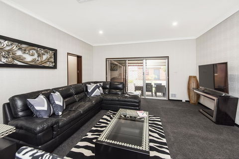 Big House Heated Pool 11 Beds Como / South Perth / Applecross - Northern Rivers Accommodation 12
