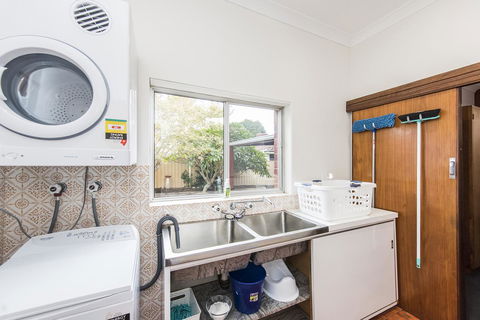 Big House Heated Pool 11 Beds Como / South Perth / Applecross - Northern Rivers Accommodation 23