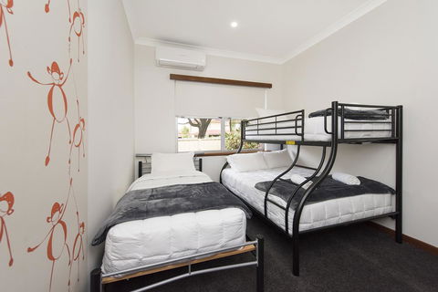 Big House Heated Pool 11 Beds Como / South Perth / Applecross - Northern Rivers Accommodation 18