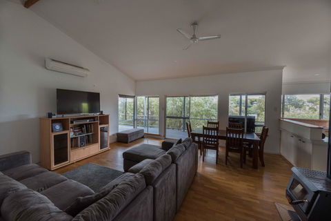 Peppy Beach Ocean Views - Northern Rivers Accommodation 4