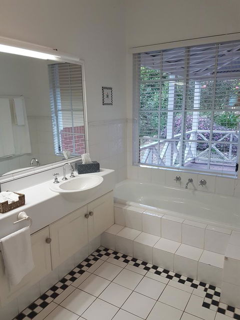 Two Sisters Chalets - Northern Rivers Accommodation 2