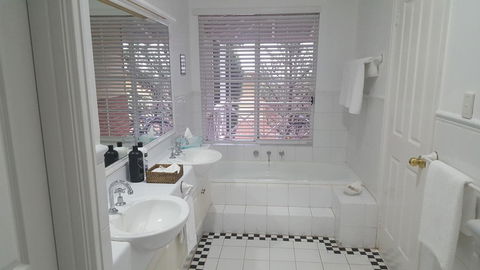 Two Sisters Chalets - Northern Rivers Accommodation 36