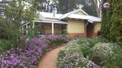 Two Sisters Chalets - Northern Rivers Accommodation 6