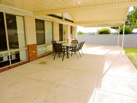 Silver Gull Family Retreat - Northern Rivers Accommodation 11