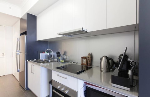 Perth Luxury City Apartment- Free Parking - Northern Rivers Accommodation 3