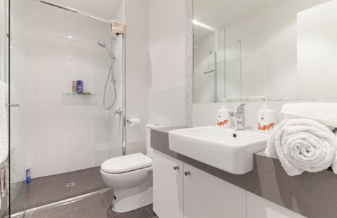 Perth Luxury City Apartment- Free Parking - Northern Rivers Accommodation 7