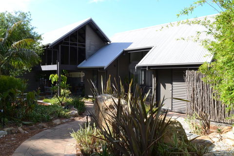 DESIGNER'S STUDIO - Northern Rivers Accommodation 13