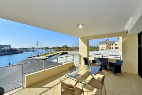Dolphin Quay Apartments - Northern Rivers Accommodation 9