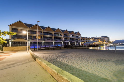 Dolphin Quay Apartments - Northern Rivers Accommodation 0