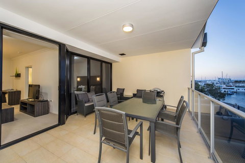 Dolphin Quay Apartments - Northern Rivers Accommodation 24