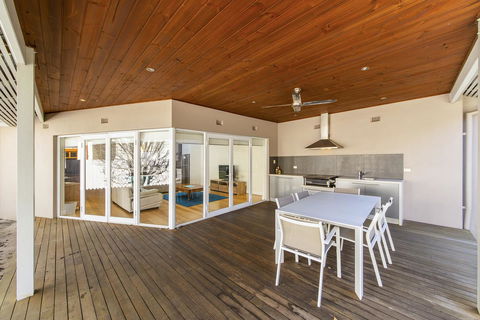 Inner Western Suburbs Retreat - Northern Rivers Accommodation 2