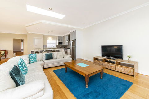 Inner Western Suburbs Retreat - Northern Rivers Accommodation 9