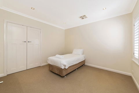 Inner Western Suburbs Retreat - Northern Rivers Accommodation 28
