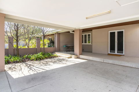 Inner Western Suburbs Retreat - Northern Rivers Accommodation 38